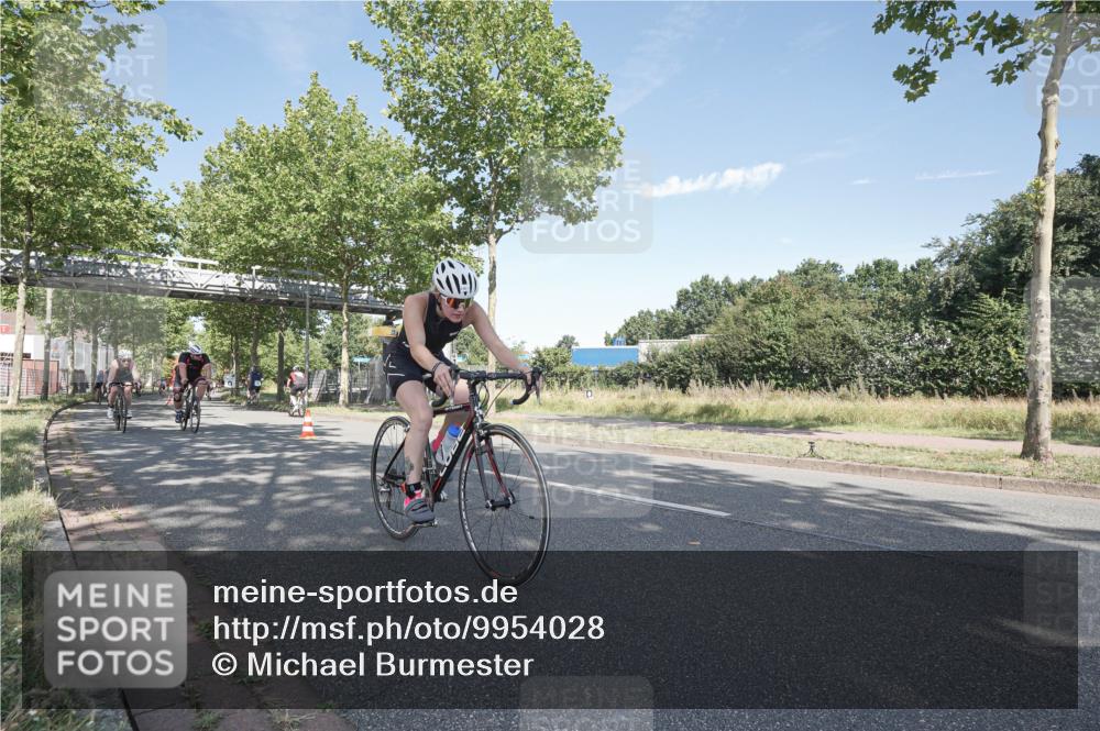 09.08.2026 - GEWOBA Citytriathlon Bremen Michael Burmester http://msf.ph/oto/9954028 09.08.2026 10:54:26 Radfahren 13, 33, 87, 111, 223, 331, 436, 467, 509 meine-sportfotos.de