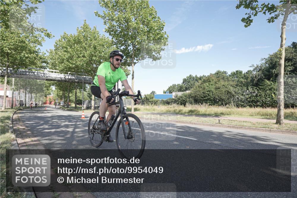 09.08.2026 - GEWOBA Citytriathlon Bremen Michael Burmester http://msf.ph/oto/9954049 09.08.2026 10:54:37 Radfahren 13, 17, 33, 87, 111, 143, 185, 195, 331, 436, 467, 490, 509, 514, 531 meine-sportfotos.de