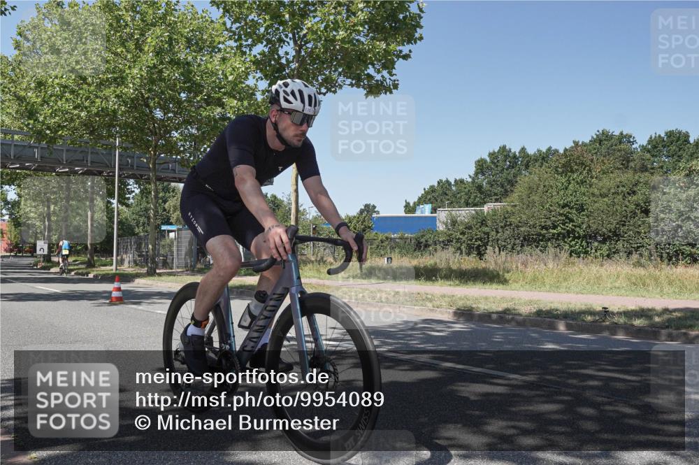 09.08.2026 - GEWOBA Citytriathlon Bremen Michael Burmester http://msf.ph/oto/9954089 09.08.2026 14:26:53 Radfahren 170, 475, 484, 504 meine-sportfotos.de