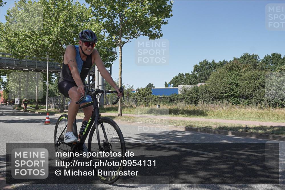 09.08.2026 - GEWOBA Citytriathlon Bremen Michael Burmester http://msf.ph/oto/9954131 09.08.2026 14:27:46 Radfahren 81, 251, 443, 446 meine-sportfotos.de