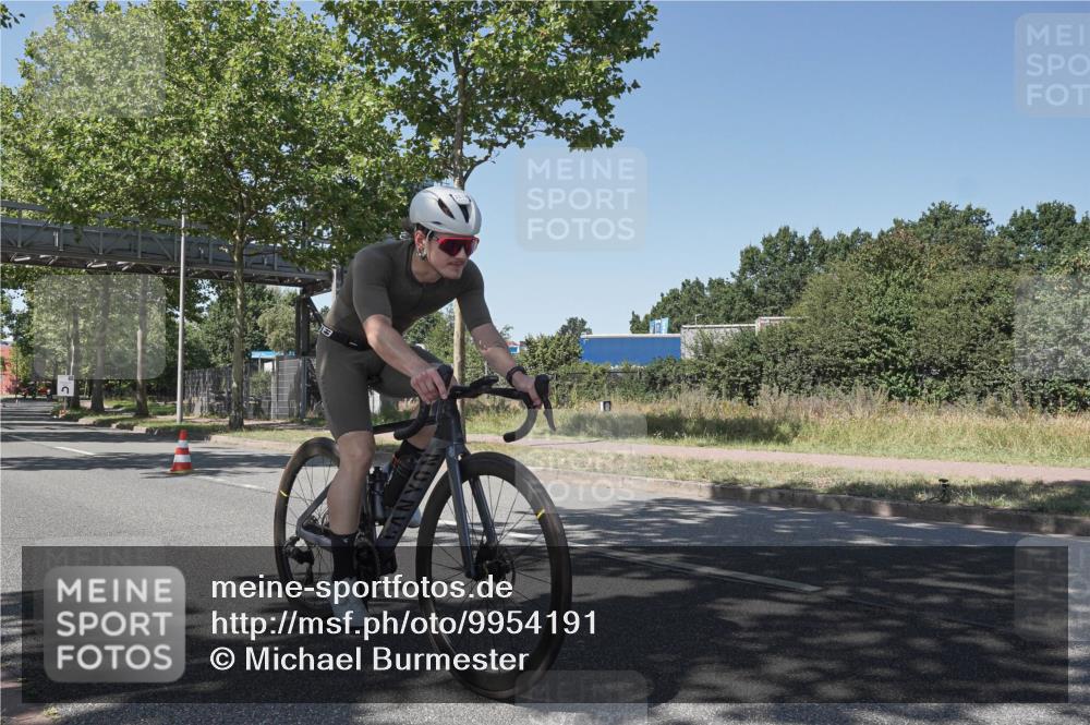 09.08.2026 - GEWOBA Citytriathlon Bremen Michael Burmester http://msf.ph/oto/9954191 09.08.2026 14:28:34 Radfahren 11, 77, 119, 155, 168 meine-sportfotos.de