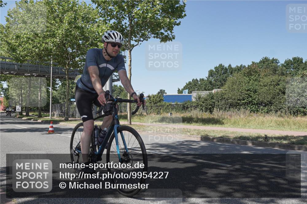 09.08.2026 - GEWOBA Citytriathlon Bremen Michael Burmester http://msf.ph/oto/9954227 09.08.2026 14:29:03 Radfahren 13, 33, 46, 68, 71, 84, 97, 114, 117, 124, 129, 150, 154, 162, 498 meine-sportfotos.de