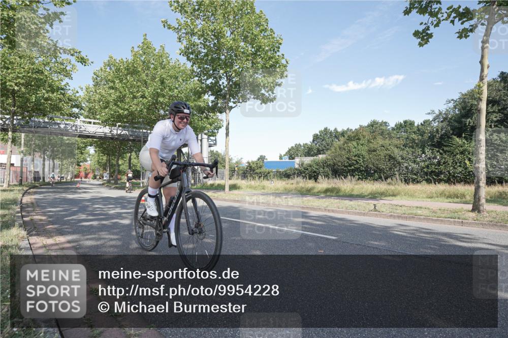 09.08.2026 - GEWOBA Citytriathlon Bremen Michael Burmester http://msf.ph/oto/9954228 09.08.2026 10:57:24 Radfahren 183, 191, 205, 281 meine-sportfotos.de