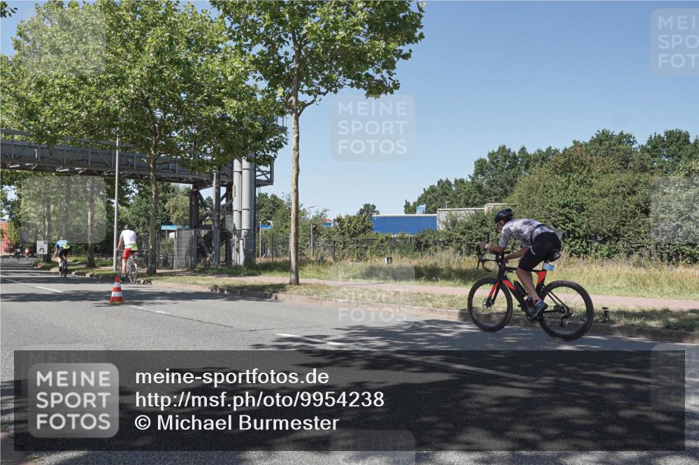 09.08.2026 - GEWOBA Citytriathlon Bremen Michael Burmester http://msf.ph/oto/9954238 09.08.2026 14:29:20 Radfahren 35, 490 meine-sportfotos.de
