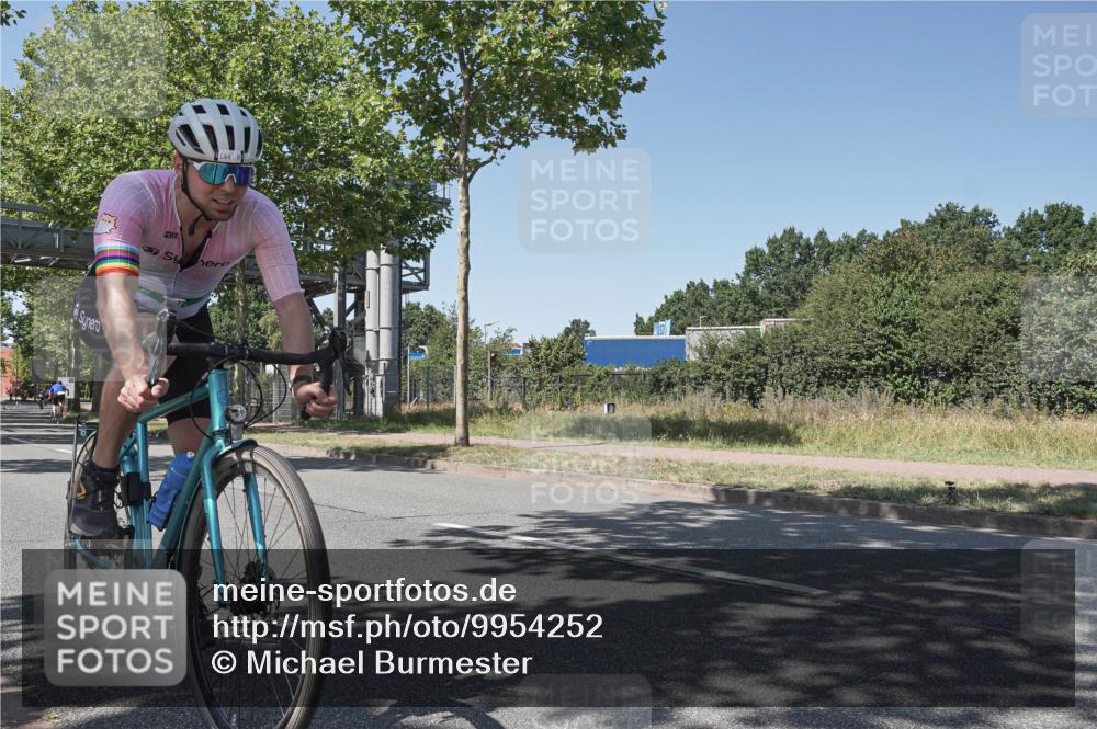 09.08.2026 - GEWOBA Citytriathlon Bremen Michael Burmester http://msf.ph/oto/9954252 09.08.2026 14:29:36 Radfahren 35, 123, 143, 144, 294 meine-sportfotos.de