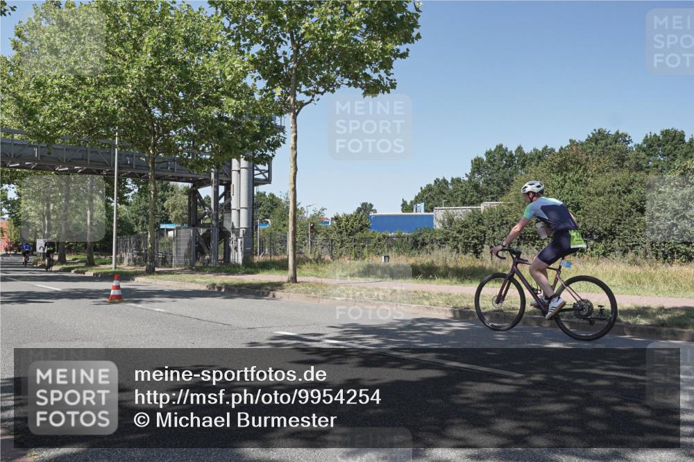 09.08.2026 - GEWOBA Citytriathlon Bremen Michael Burmester http://msf.ph/oto/9954254 09.08.2026 14:29:37 Radfahren 35, 123, 143, 144, 294 meine-sportfotos.de