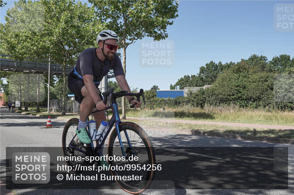 09.08.2026 - GEWOBA Citytriathlon Bremen Michael Burmester http://msf.ph/oto/9954256 09.08.2026 14:29:37 Radfahren 35, 123, 143, 144, 294 meine-sportfotos.de