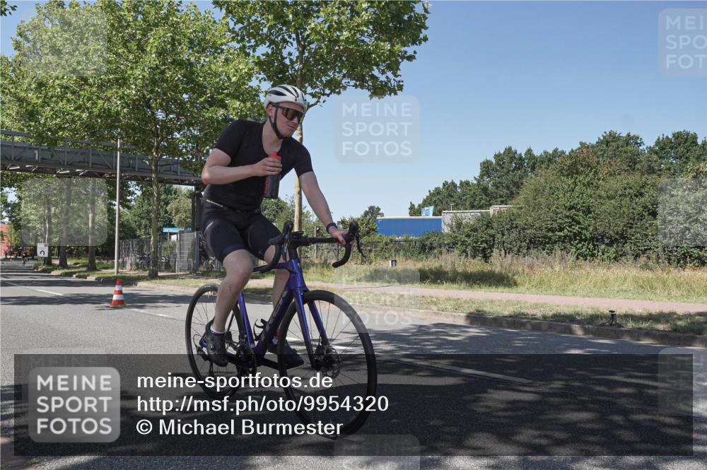 09.08.2026 - GEWOBA Citytriathlon Bremen Michael Burmester http://msf.ph/oto/9954320 09.08.2026 14:30:25 Radfahren 26, 27, 79, 118, 139, 159, 169, 270, 304, 374, 433 meine-sportfotos.de