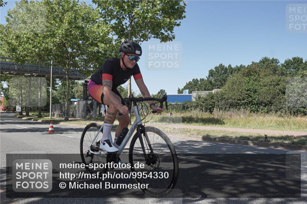 09.08.2026 - GEWOBA Citytriathlon Bremen Michael Burmester http://msf.ph/oto/9954330 09.08.2026 14:30:31 Radfahren 26, 27, 36, 79, 118, 159, 169, 270, 374, 433 meine-sportfotos.de