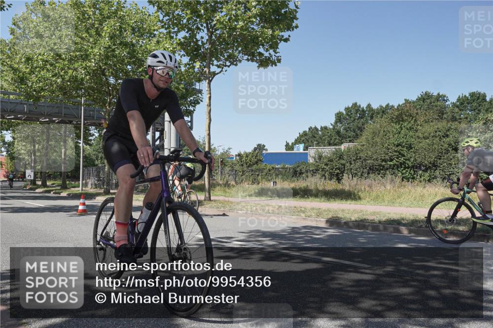 09.08.2026 - GEWOBA Citytriathlon Bremen Michael Burmester http://msf.ph/oto/9954356 09.08.2026 14:30:54 Radfahren 45, 54, 60, 73, 91, 92, 105, 125, 128, 135, 200, 353 meine-sportfotos.de