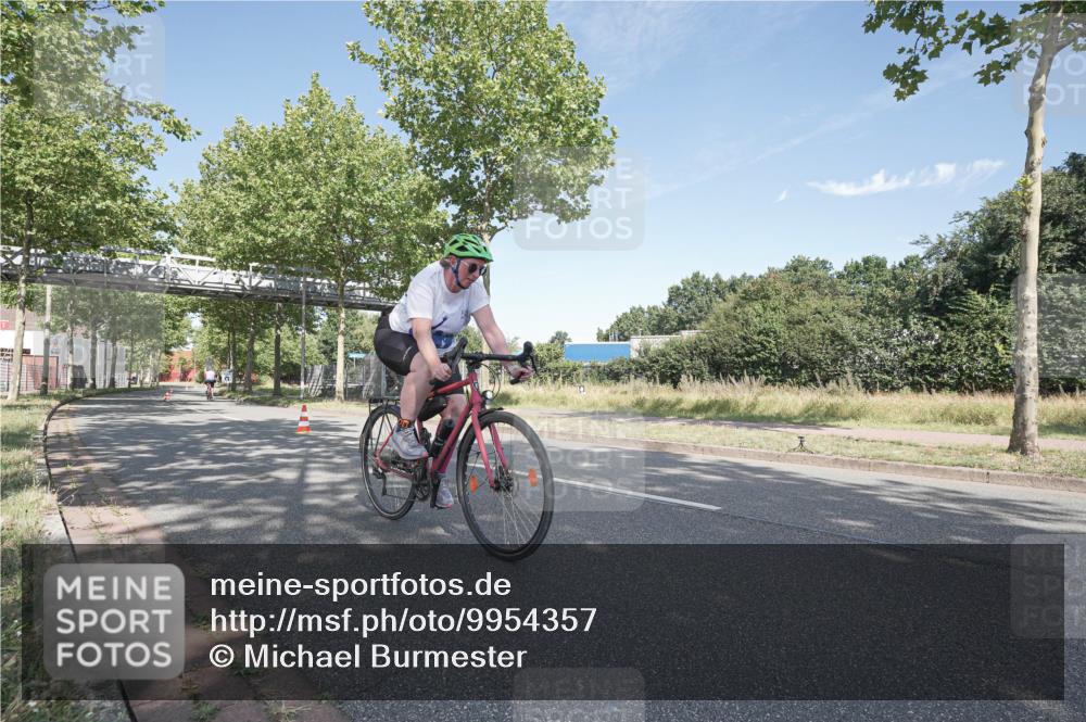 09.08.2026 - GEWOBA Citytriathlon Bremen Michael Burmester http://msf.ph/oto/9954357 09.08.2026 11:01:55 Radfahren 9, 469 meine-sportfotos.de