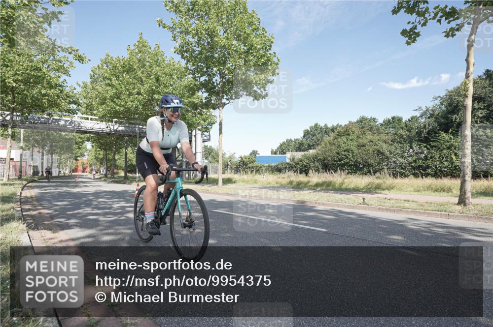 09.08.2026 - GEWOBA Citytriathlon Bremen Michael Burmester http://msf.ph/oto/9954375 09.08.2026 11:03:04 Radfahren 11, 485 meine-sportfotos.de