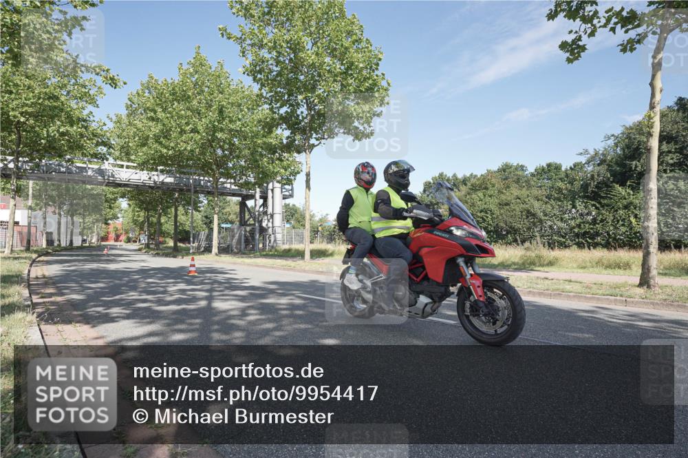 09.08.2026 - GEWOBA Citytriathlon Bremen Michael Burmester http://msf.ph/oto/9954417 09.08.2026 11:08:30 Radfahren  meine-sportfotos.de