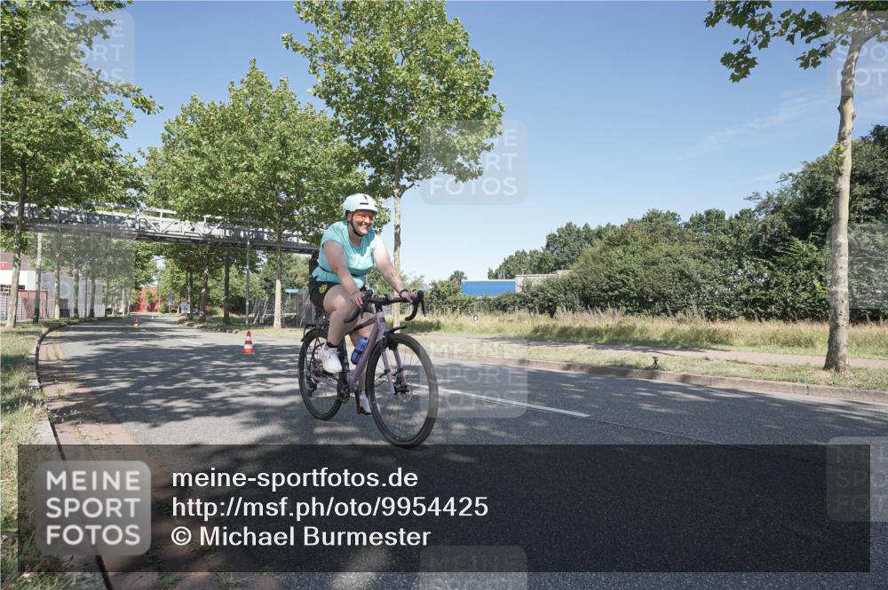 09.08.2026 - GEWOBA Citytriathlon Bremen Michael Burmester http://msf.ph/oto/9954425 09.08.2026 11:18:51 Radfahren 450 meine-sportfotos.de