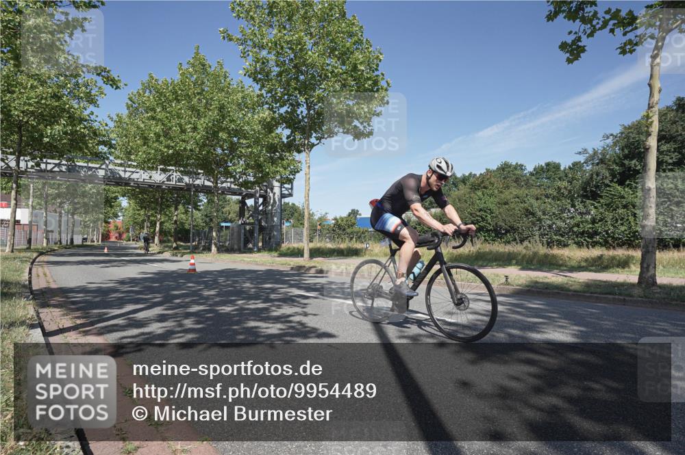 09.08.2026 - GEWOBA Citytriathlon Bremen Michael Burmester http://msf.ph/oto/9954489 09.08.2026 12:04:13 Radfahren 595, 678 meine-sportfotos.de