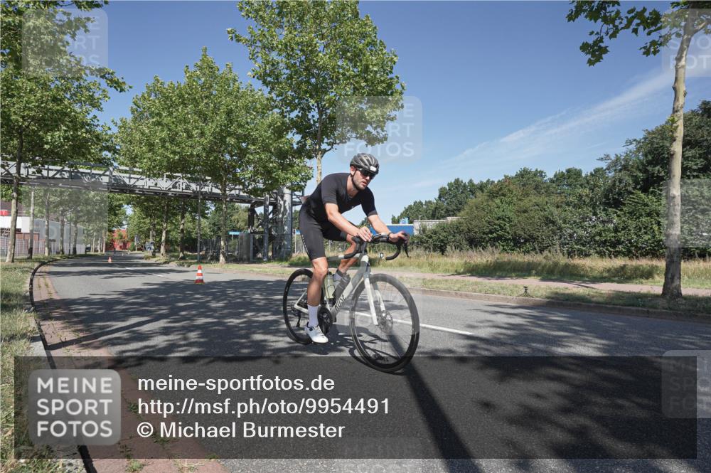 09.08.2026 - GEWOBA Citytriathlon Bremen Michael Burmester http://msf.ph/oto/9954491 09.08.2026 12:04:35 Radfahren 682 meine-sportfotos.de
