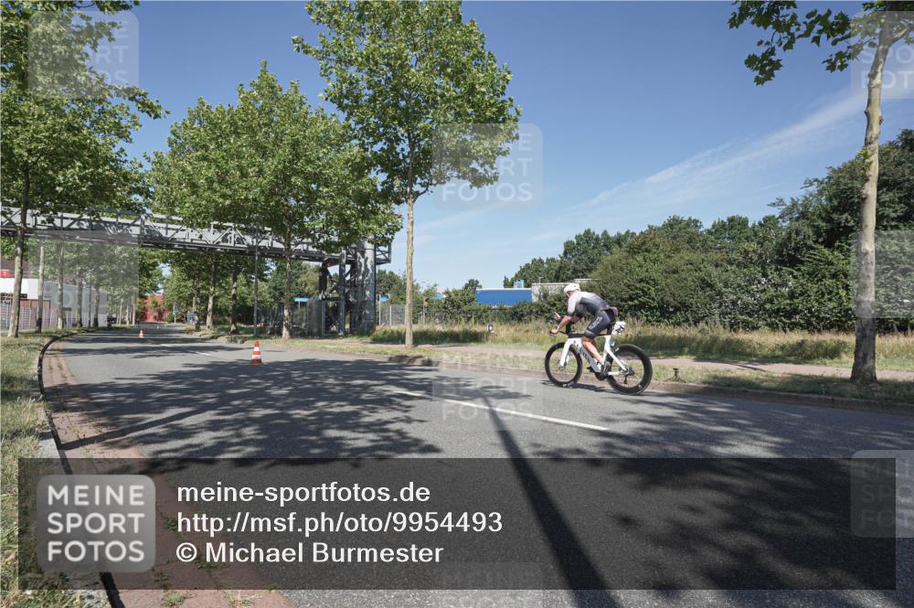 09.08.2026 - GEWOBA Citytriathlon Bremen Michael Burmester http://msf.ph/oto/9954493 09.08.2026 12:04:41 Radfahren 667, 682 meine-sportfotos.de