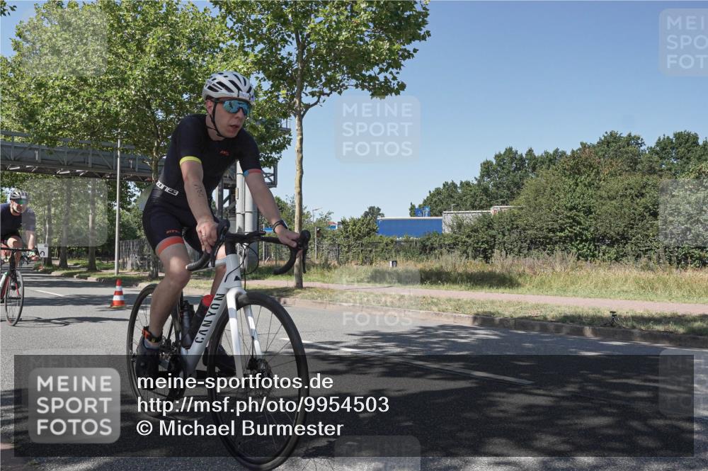 09.08.2026 - GEWOBA Citytriathlon Bremen Michael Burmester http://msf.ph/oto/9954503 09.08.2026 14:33:20 Radfahren 17, 86, 158, 179, 180, 265, 354, 395 meine-sportfotos.de