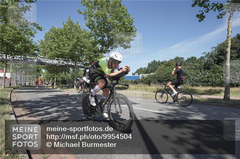 09.08.2026 - GEWOBA Citytriathlon Bremen Michael Burmester http://msf.ph/oto/9954504 09.08.2026 12:04:55 Radfahren 667, 668 meine-sportfotos.de