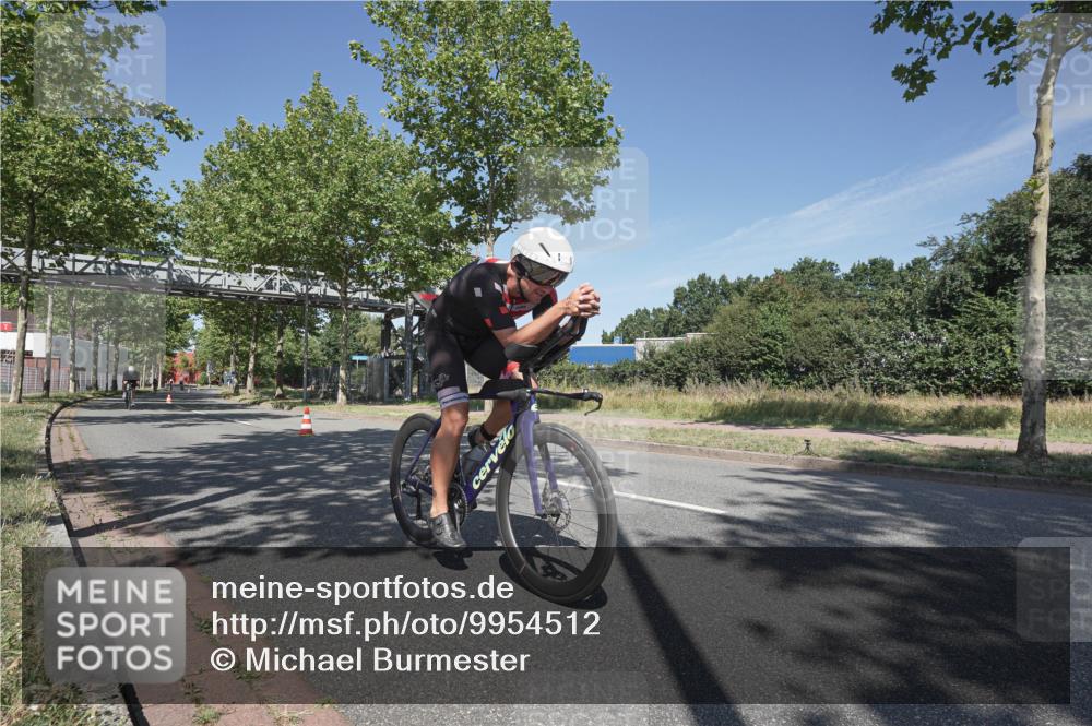 09.08.2026 - GEWOBA Citytriathlon Bremen Michael Burmester http://msf.ph/oto/9954512 09.08.2026 12:05:27 Radfahren 560, 757, 1110 meine-sportfotos.de
