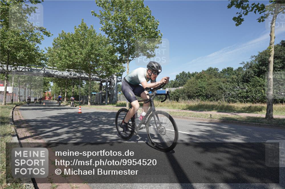 09.08.2026 - GEWOBA Citytriathlon Bremen Michael Burmester http://msf.ph/oto/9954520 09.08.2026 12:05:33 Radfahren 541, 560, 562, 623, 695, 696, 757, 1110 meine-sportfotos.de