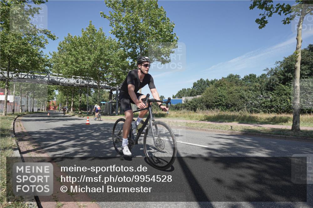 09.08.2026 - GEWOBA Citytriathlon Bremen Michael Burmester http://msf.ph/oto/9954528 09.08.2026 12:05:40 Radfahren 541, 562, 623, 695, 696, 757, 1110 meine-sportfotos.de
