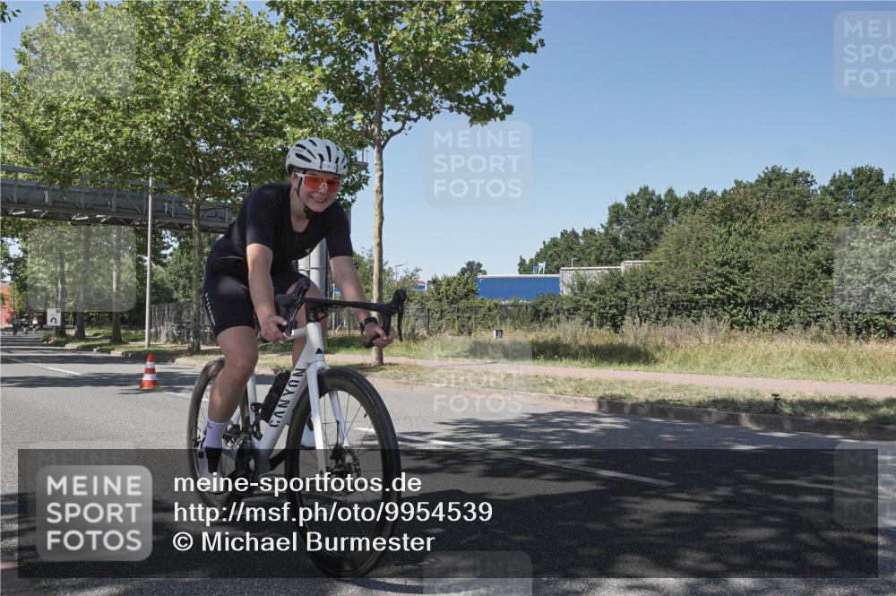 09.08.2026 - GEWOBA Citytriathlon Bremen Michael Burmester http://msf.ph/oto/9954539 09.08.2026 14:33:40 Radfahren 38, 74, 82, 146, 218, 232, 263, 308, 371, 470 meine-sportfotos.de