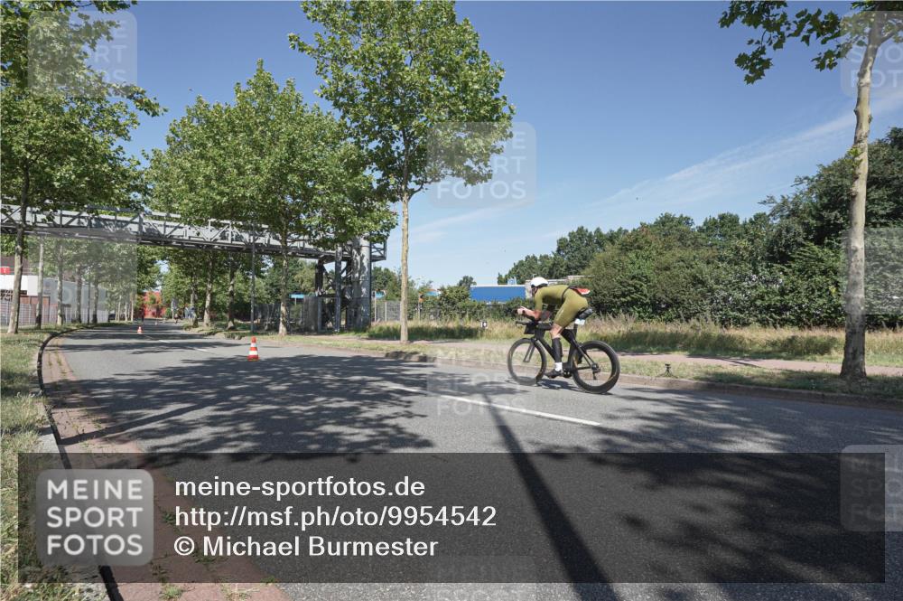 09.08.2026 - GEWOBA Citytriathlon Bremen Michael Burmester http://msf.ph/oto/9954542 09.08.2026 12:06:01 Radfahren 694 meine-sportfotos.de