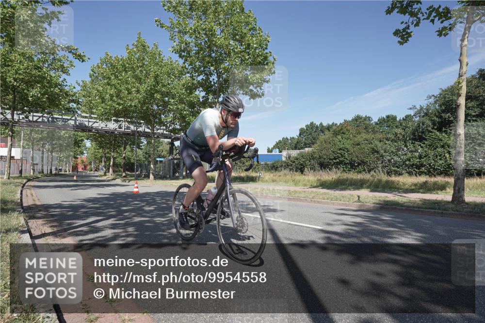 09.08.2026 - GEWOBA Citytriathlon Bremen Michael Burmester http://msf.ph/oto/9954558 09.08.2026 12:06:27 Radfahren 559, 571, 604, 651, 664, 701, 707 meine-sportfotos.de