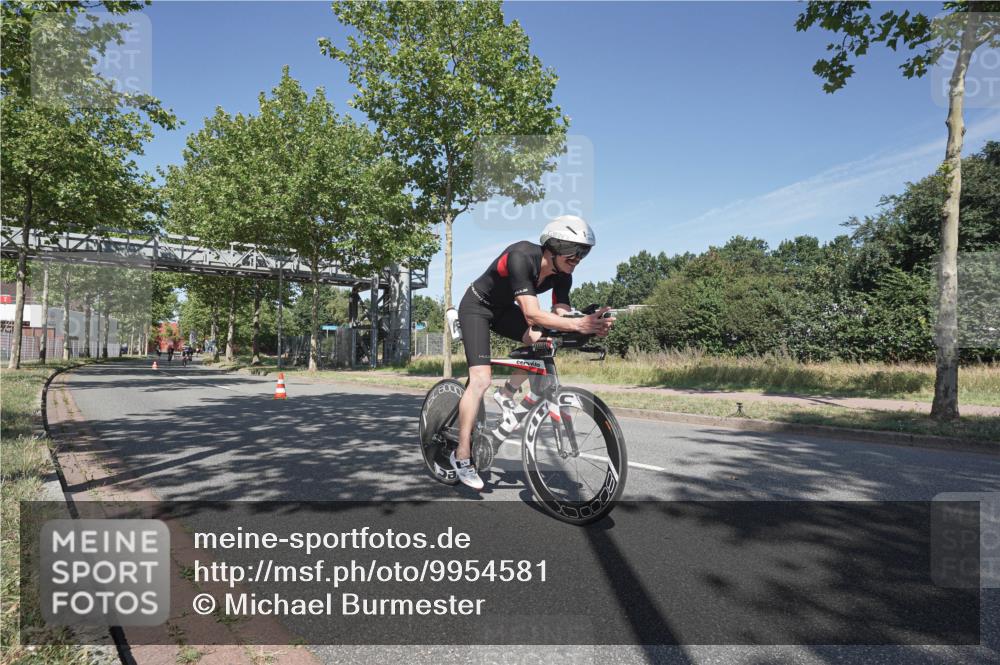 09.08.2026 - GEWOBA Citytriathlon Bremen Michael Burmester http://msf.ph/oto/9954581 09.08.2026 12:07:03 Radfahren 737 meine-sportfotos.de