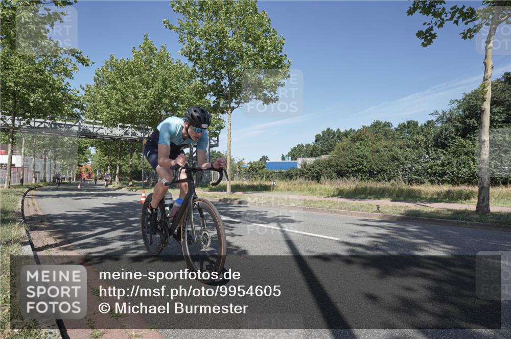 09.08.2026 - GEWOBA Citytriathlon Bremen Michael Burmester http://msf.ph/oto/9954605 09.08.2026 12:07:45 Radfahren 572, 577, 586, 614, 649, 761, 1001 meine-sportfotos.de