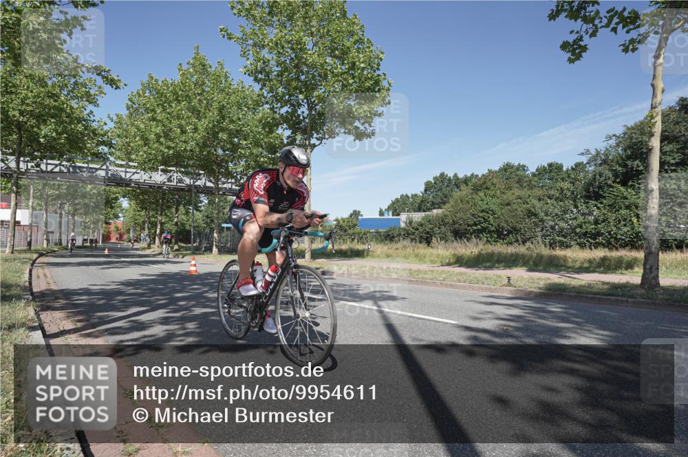 09.08.2026 - GEWOBA Citytriathlon Bremen Michael Burmester http://msf.ph/oto/9954611 09.08.2026 12:07:48 Radfahren 572, 577, 586, 614, 649, 705, 1001 meine-sportfotos.de