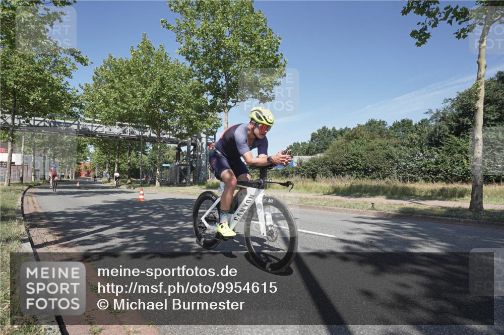 09.08.2026 - GEWOBA Citytriathlon Bremen Michael Burmester http://msf.ph/oto/9954615 09.08.2026 12:07:53 Radfahren 572, 577, 614, 649, 705, 1001 meine-sportfotos.de