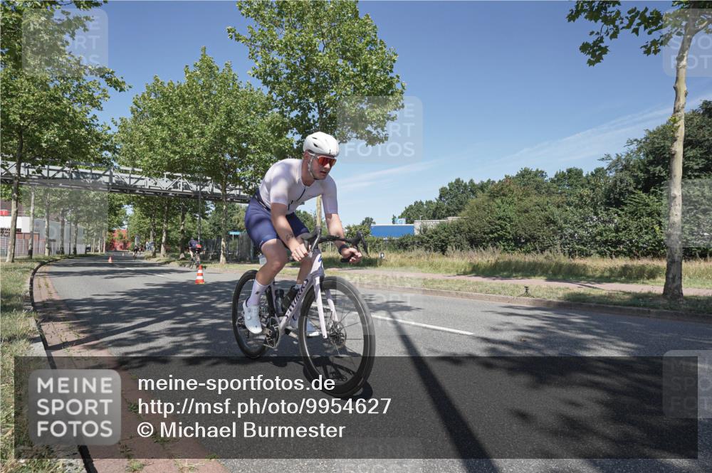 09.08.2026 - GEWOBA Citytriathlon Bremen Michael Burmester http://msf.ph/oto/9954627 09.08.2026 12:08:10 Radfahren 671, 787 meine-sportfotos.de