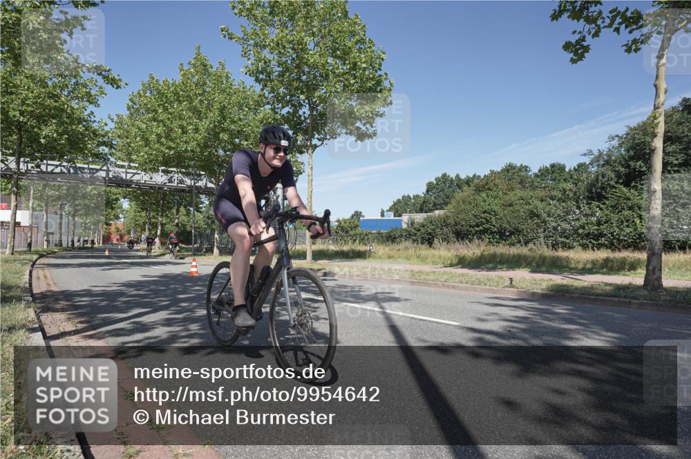 09.08.2026 - GEWOBA Citytriathlon Bremen Michael Burmester http://msf.ph/oto/9954642 09.08.2026 12:08:25 Radfahren 548, 558, 601, 620 meine-sportfotos.de