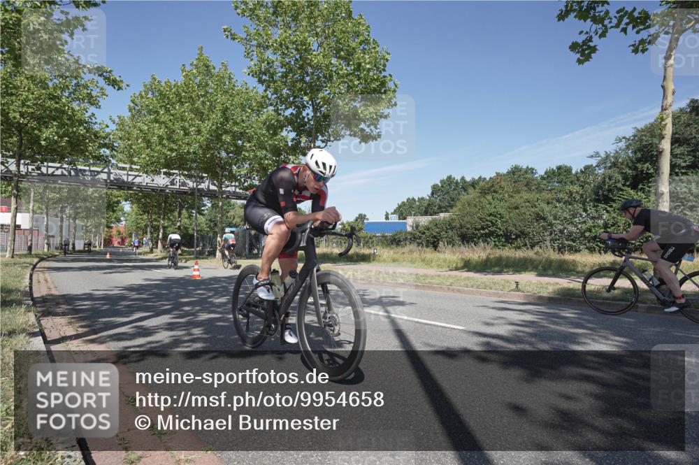 09.08.2026 - GEWOBA Citytriathlon Bremen Michael Burmester http://msf.ph/oto/9954658 09.08.2026 12:08:41 Radfahren 558, 602, 620, 643, 711 meine-sportfotos.de