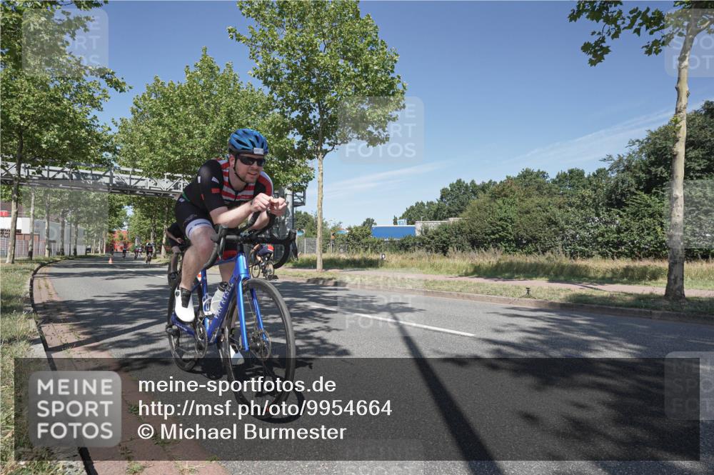 09.08.2026 - GEWOBA Citytriathlon Bremen Michael Burmester http://msf.ph/oto/9954664 09.08.2026 12:08:45 Radfahren 602, 643, 711, 803 meine-sportfotos.de