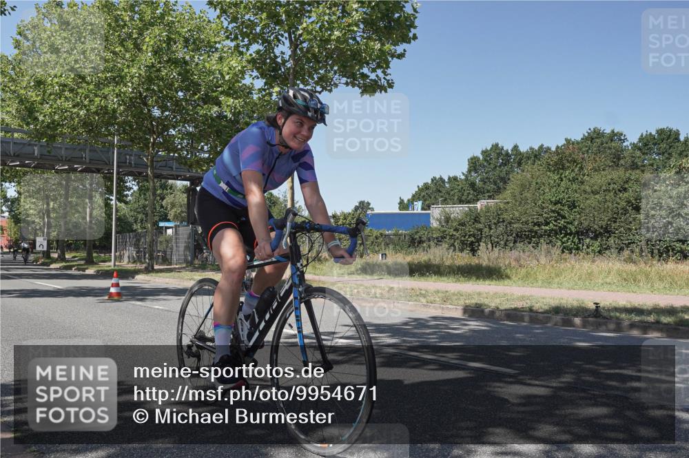 09.08.2026 - GEWOBA Citytriathlon Bremen Michael Burmester http://msf.ph/oto/9954671 09.08.2026 14:35:24 Radfahren 28, 57, 64, 80, 121, 130, 192, 260, 286, 339, 364, 370, 403, 466 meine-sportfotos.de