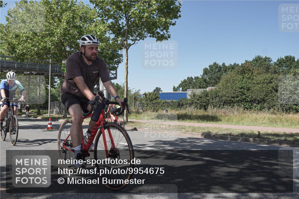 09.08.2026 - GEWOBA Citytriathlon Bremen Michael Burmester http://msf.ph/oto/9954675 09.08.2026 14:35:26 Radfahren 28, 57, 64, 80, 121, 130, 286, 339, 364, 370, 403, 466 meine-sportfotos.de