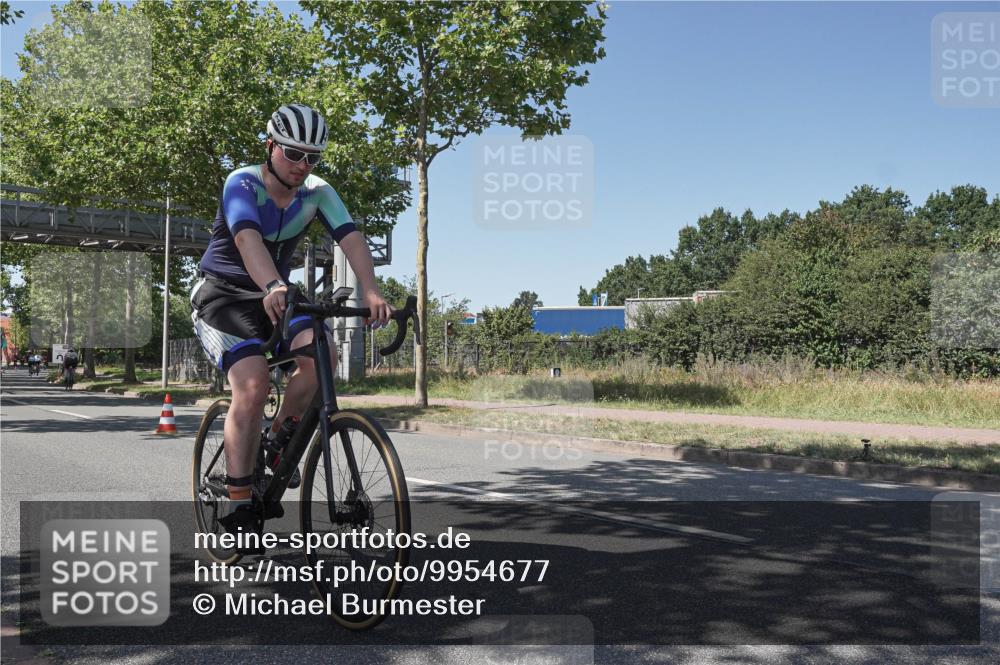 09.08.2026 - GEWOBA Citytriathlon Bremen Michael Burmester http://msf.ph/oto/9954677 09.08.2026 14:35:26 Radfahren 28, 57, 64, 80, 121, 130, 286, 339, 364, 370, 403, 466 meine-sportfotos.de