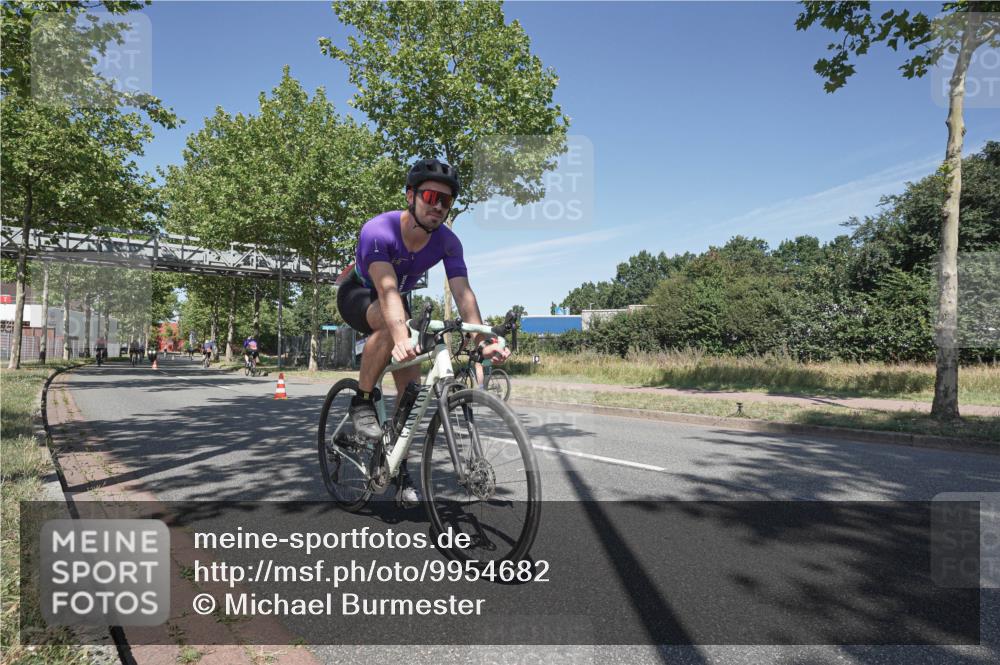 09.08.2026 - GEWOBA Citytriathlon Bremen Michael Burmester http://msf.ph/oto/9954682 09.08.2026 12:09:03 Radfahren 607, 630, 654, 699, 700, 803, 858, 1121 meine-sportfotos.de