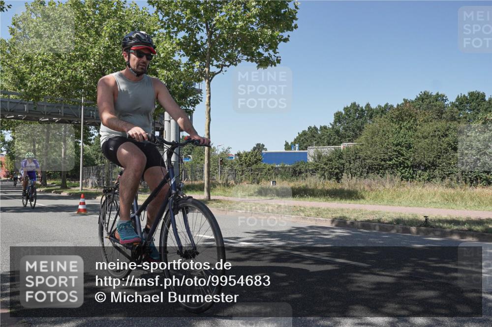 09.08.2026 - GEWOBA Citytriathlon Bremen Michael Burmester http://msf.ph/oto/9954683 09.08.2026 14:35:29 Radfahren 14, 28, 57, 64, 80, 121, 130, 286, 325, 339, 364, 370, 403, 466 meine-sportfotos.de