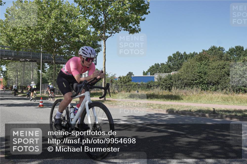 09.08.2026 - GEWOBA Citytriathlon Bremen Michael Burmester http://msf.ph/oto/9954698 09.08.2026 14:35:37 Radfahren 14, 47, 57, 121, 147, 205, 271, 286, 325, 363, 364, 370, 403, 453, 462, 466, 527 meine-sportfotos.de