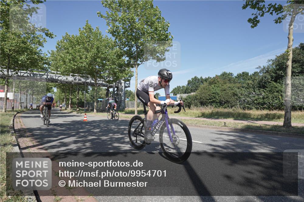 09.08.2026 - GEWOBA Citytriathlon Bremen Michael Burmester http://msf.ph/oto/9954701 09.08.2026 12:09:18 Radfahren 543, 607, 621, 629, 675, 700, 819, 1121, 1124 meine-sportfotos.de