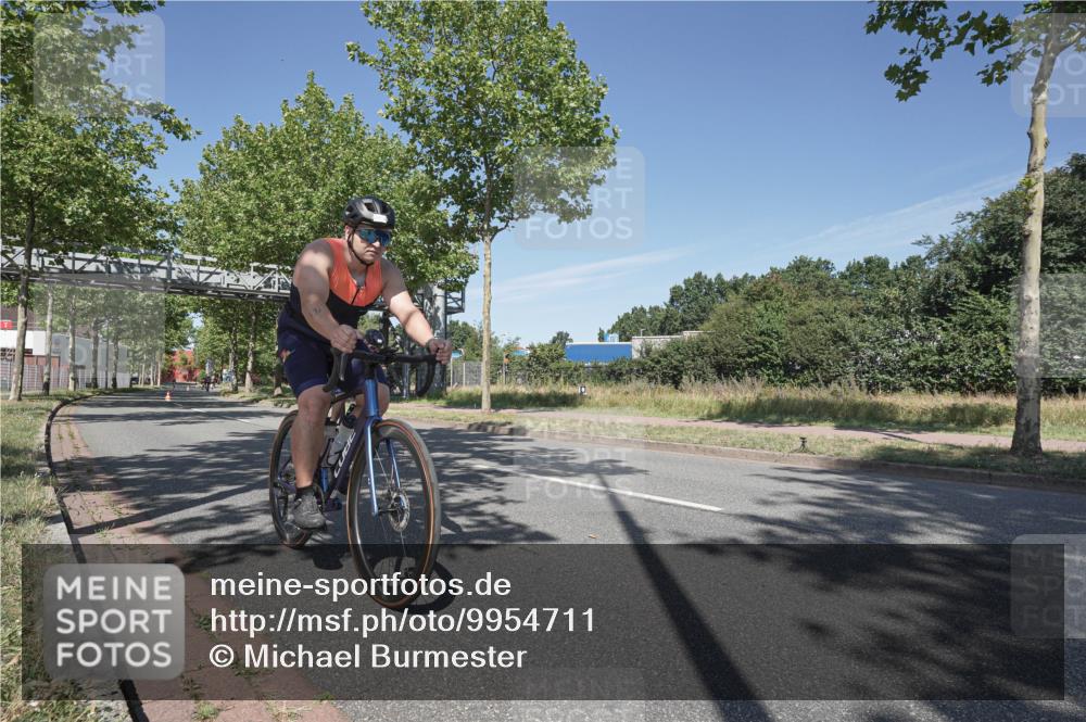 09.08.2026 - GEWOBA Citytriathlon Bremen Michael Burmester http://msf.ph/oto/9954711 09.08.2026 12:09:30 Radfahren 543, 570, 597, 621, 719, 819, 1124 meine-sportfotos.de