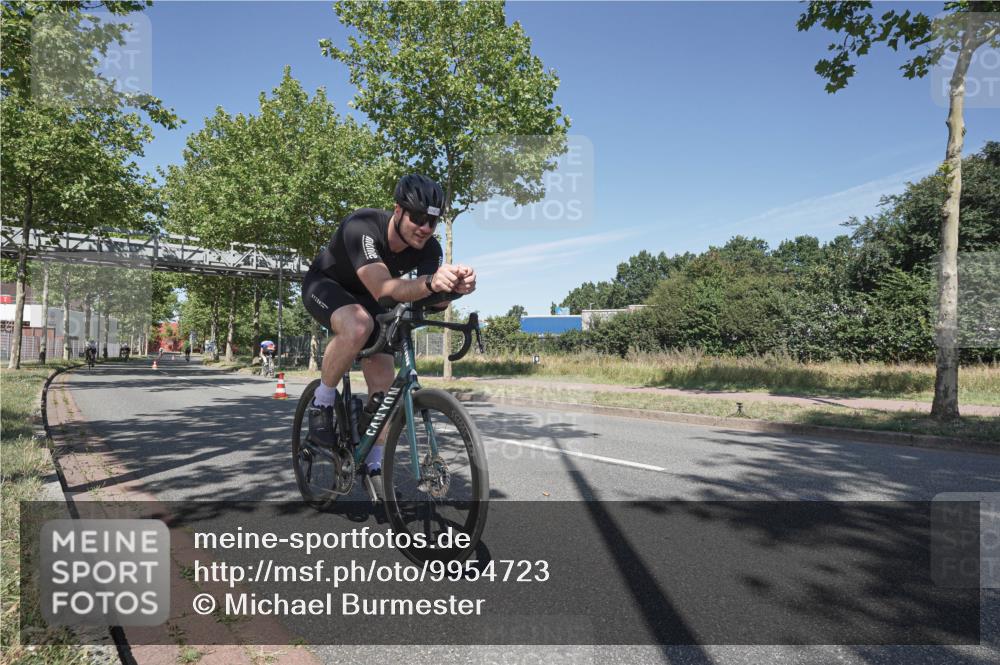 09.08.2026 - GEWOBA Citytriathlon Bremen Michael Burmester http://msf.ph/oto/9954723 09.08.2026 12:09:47 Radfahren 570, 578, 635, 674, 702, 718 meine-sportfotos.de