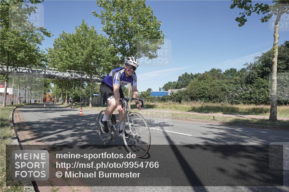 09.08.2026 - GEWOBA Citytriathlon Bremen Michael Burmester http://msf.ph/oto/9954766 09.08.2026 12:10:32 Radfahren 563, 776 meine-sportfotos.de