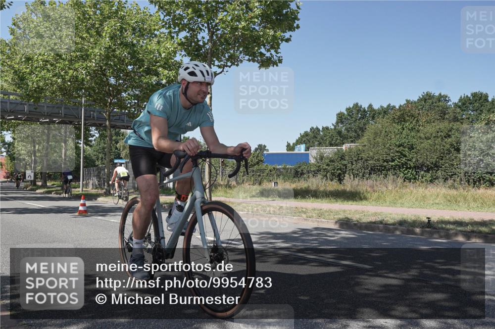 09.08.2026 - GEWOBA Citytriathlon Bremen Michael Burmester http://msf.ph/oto/9954783 09.08.2026 14:36:33 Radfahren 110, 133, 207, 256, 291, 307, 321, 336 meine-sportfotos.de