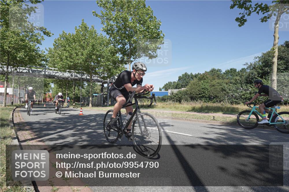 09.08.2026 - GEWOBA Citytriathlon Bremen Michael Burmester http://msf.ph/oto/9954790 09.08.2026 12:10:57 Radfahren 587, 652, 669, 690, 714, 740, 743, 766, 810, 831 meine-sportfotos.de