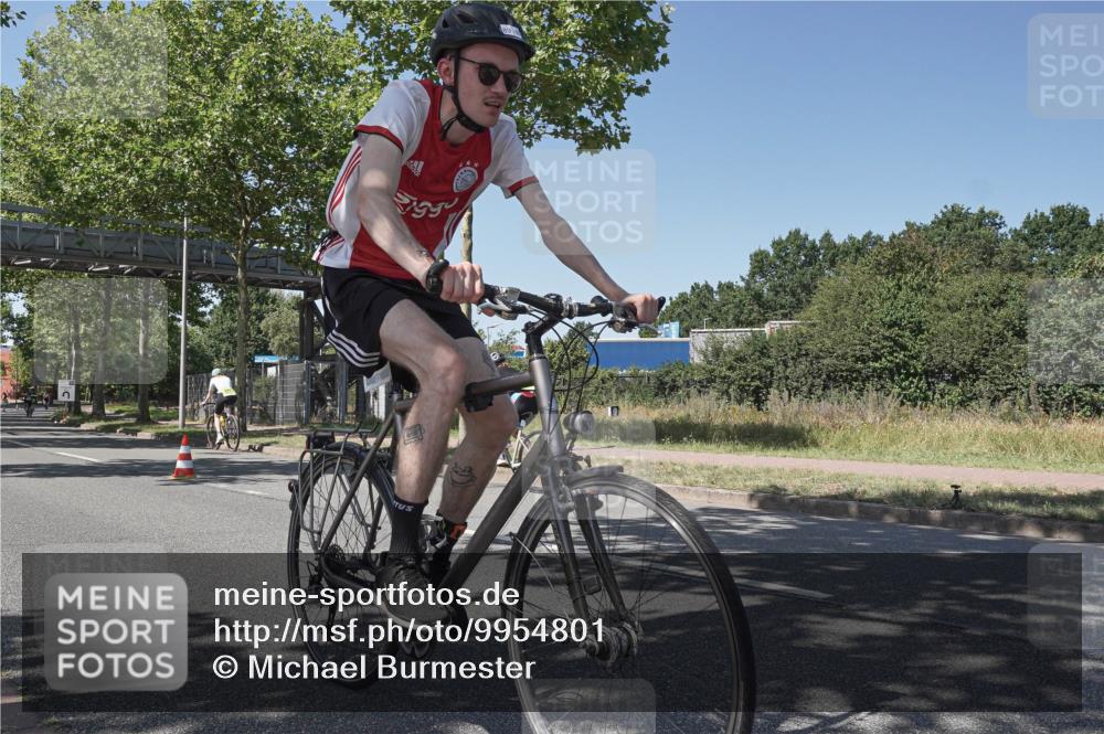 09.08.2026 - GEWOBA Citytriathlon Bremen Michael Burmester http://msf.ph/oto/9954801 09.08.2026 14:36:46 Radfahren 65, 89, 110, 122, 256, 337, 523 meine-sportfotos.de